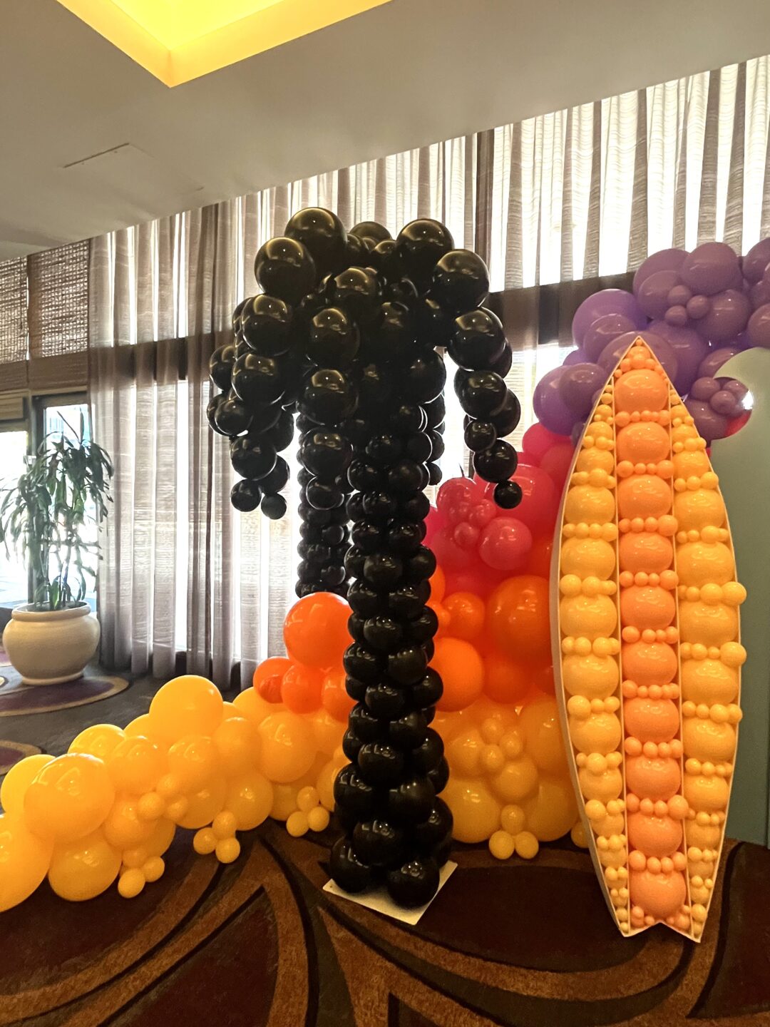 Corporate events* BALLOON SCULPTURES*