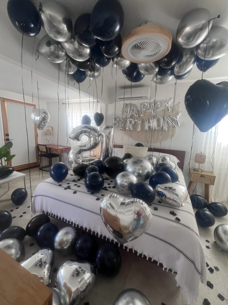 room balloon decoration. balloon delivery helium balloons services