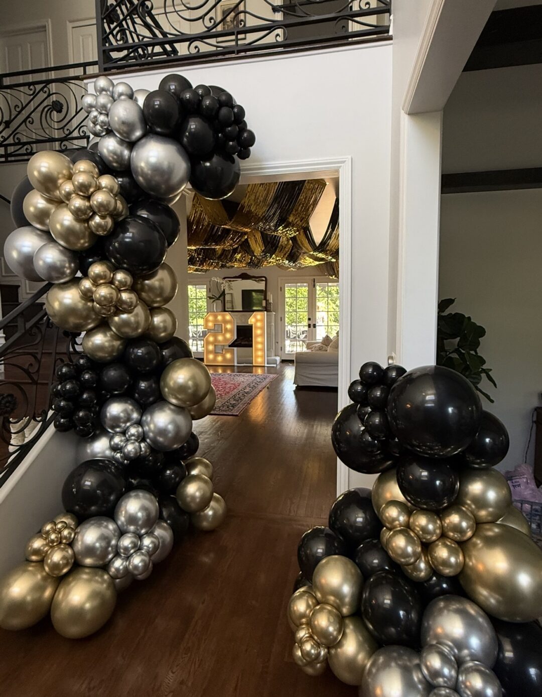 Balloon Garland decoration* Balloon services* Delivery